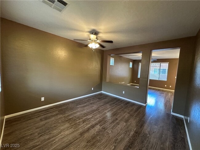 Building Photo - 10419 Lilac Square Ave