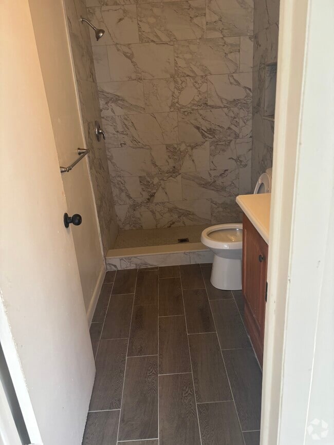 Building Photo - 23 Roosevelt Blvd Rental
