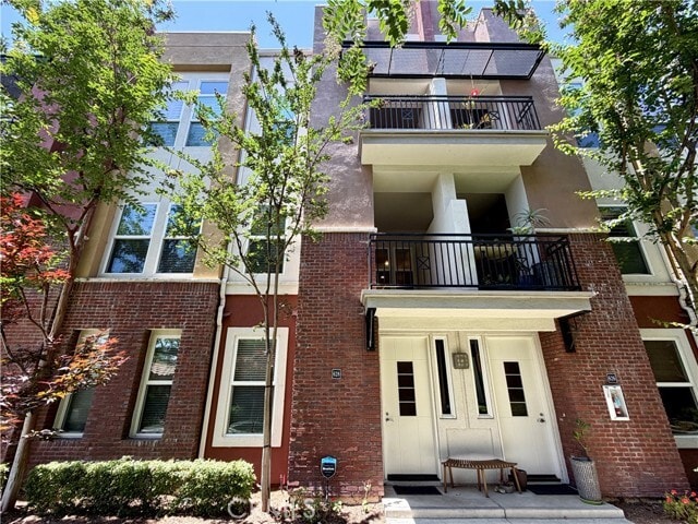 Building Photo - 628 W 1st St