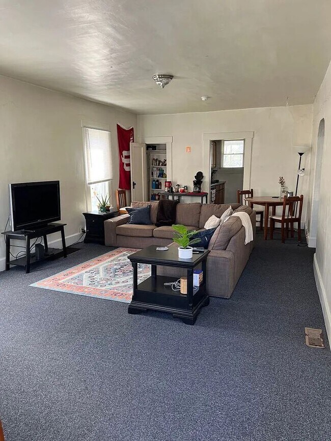 Photo - 9 MONTH LEASE - 12th and Lincoln