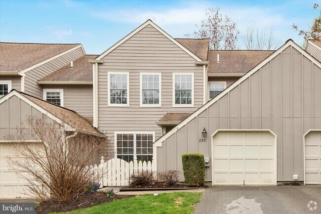 Building Photo - 235 Copper Beech Dr Rental