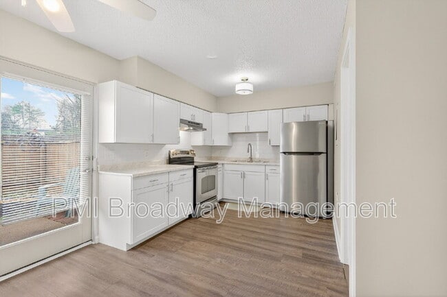 Photo - 500 Paragon Mills Rd Unidad B1