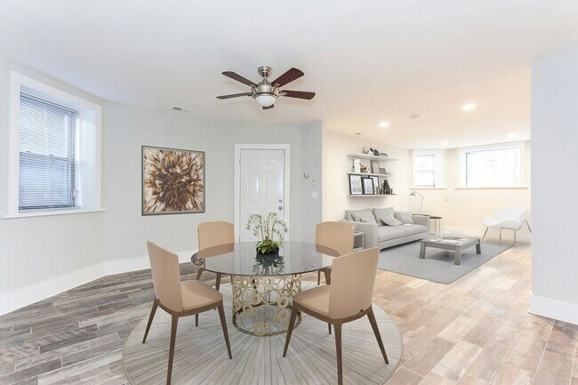 Building Photo - 2922 W Logan Blvd Unit G1 Rental