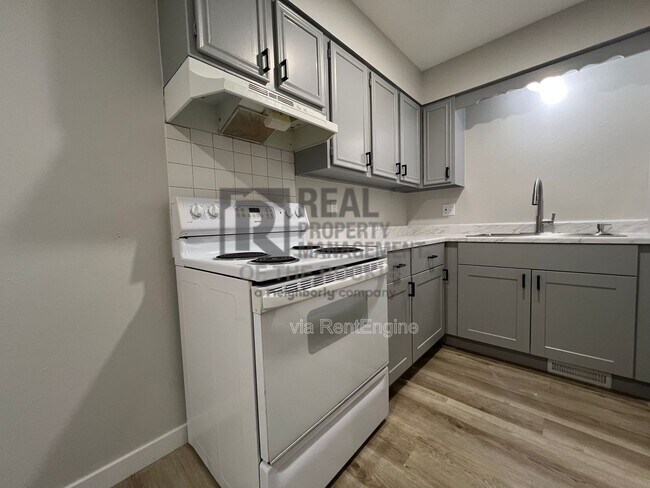 Photo - 1642 Larch St