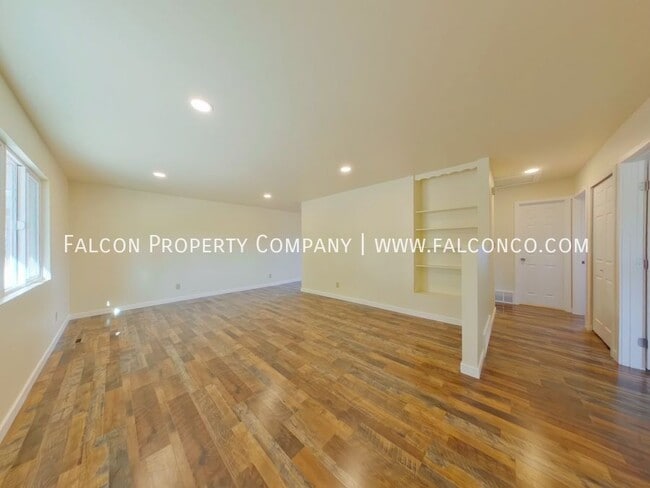 Photo - 475 Loomis Ave