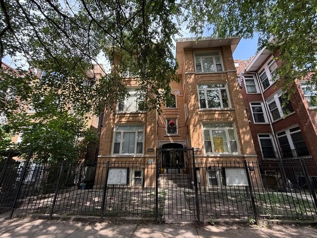 Building Photo - 4823 N Sawyer Ave Unit 1 Rental