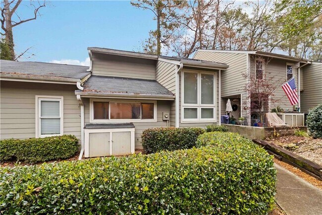 Photo - 1960 Variations Dr NE