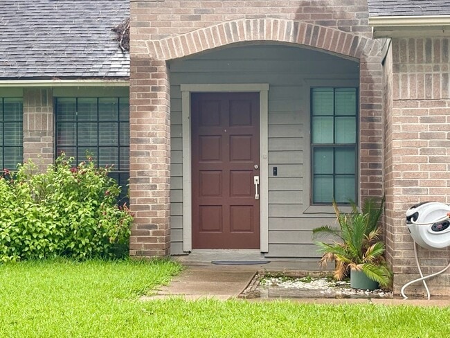 Photo - 16307 Leamington Ln