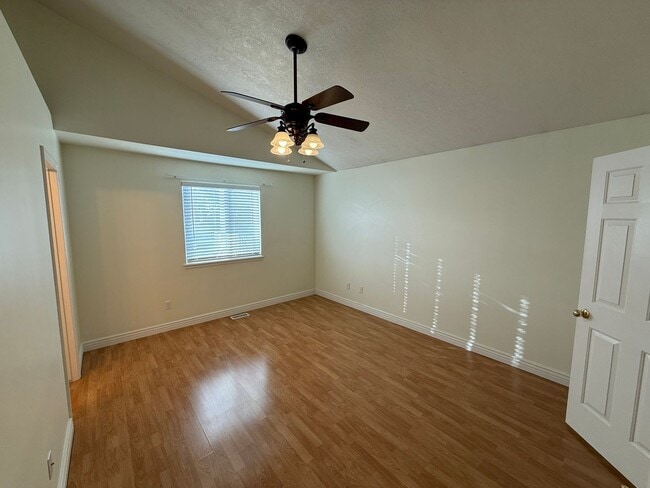 Photo - 5 Bedroom Home in Herriman; 2700 sq ft; Open Floor Plan