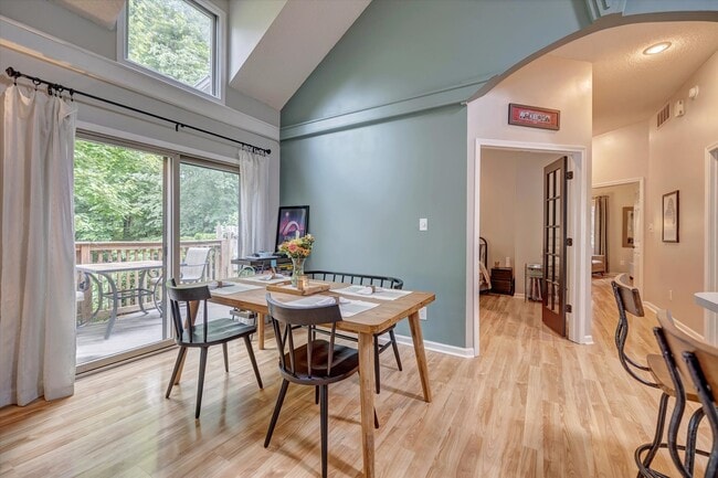 Photo - 435 W Somersbe Pl