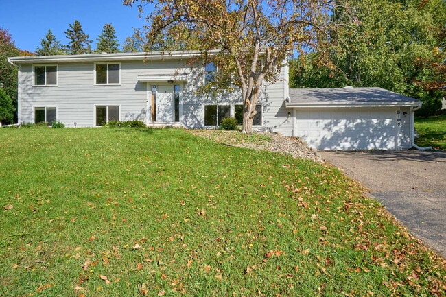 Building Photo - Spacious 5-Bed Home with Finished Basement & lots of storage space in Chanhassen!