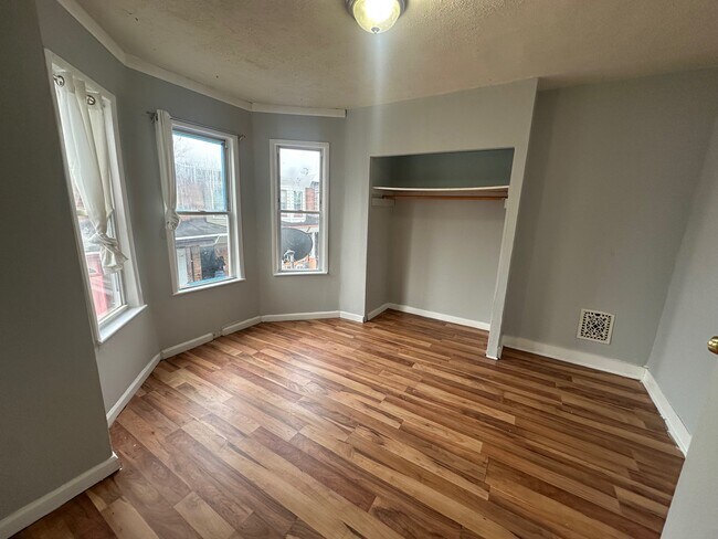 Photo - 661 E Wensley St