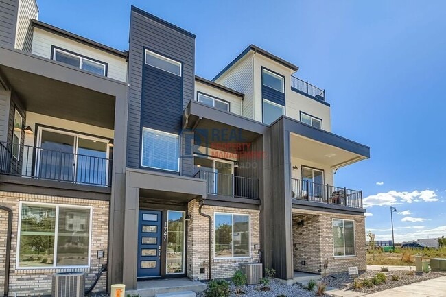 Photo - 1747 Peak Lp