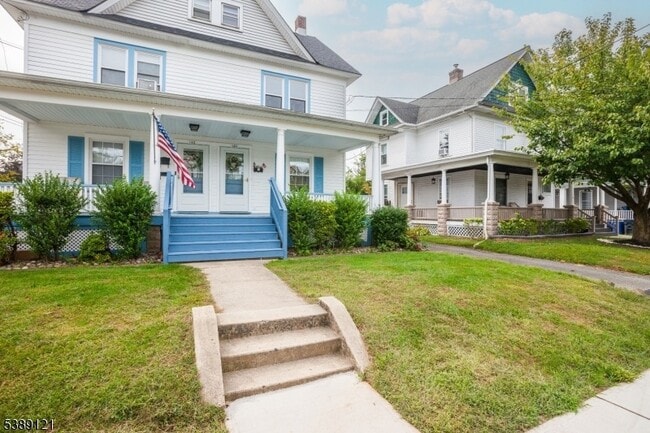 Photo - 144 W Franklin St