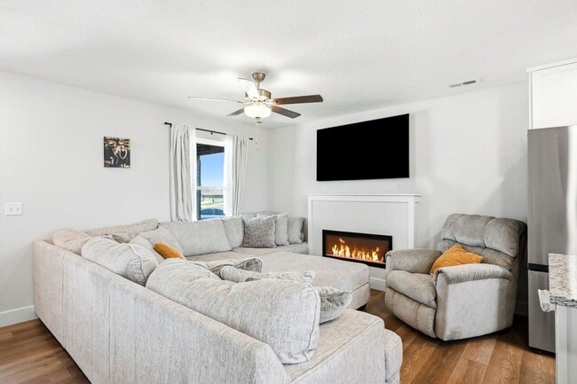 Photo - 4 Bedroom | 2.5 Bathroom | 2 Car Garage | Republic MO | Fenced in back yard!