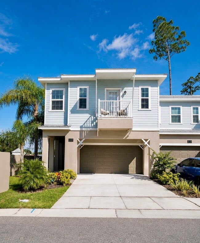 Building Photo - Longwood Townhouse