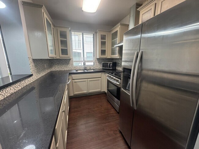 Photo - Renovated 1BR in Long Beach – New Appliances, Big Balcony, Steps from Downtown Unidad 330