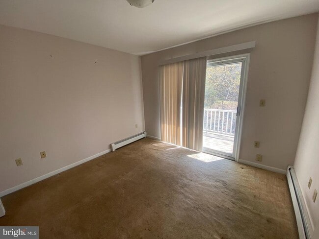 Building Photo - 427 Smith St Unit 2R