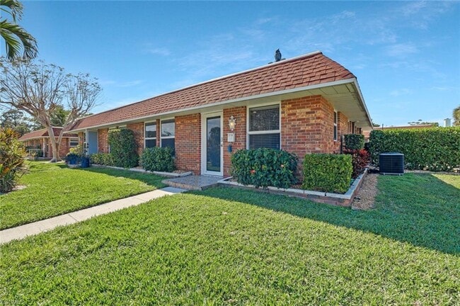 Building Photo - 2710 Arbutus St