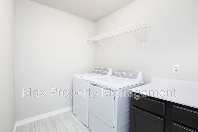 Photo - 211 NE Whitetail Dr