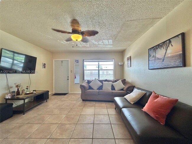 Photo - 7305 NW 4th Pl Unidad 204