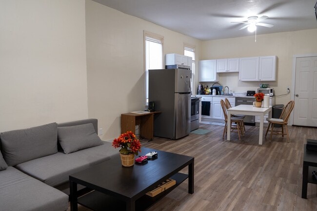 Building Photo - 26 Allen St