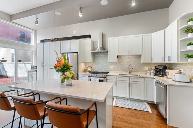 Photo - 1527 W Pearson St