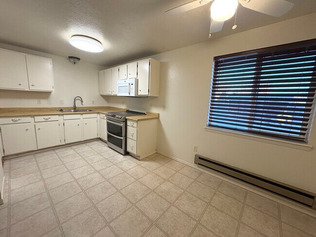 Photo - 170 Willow Dr