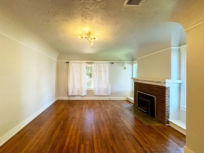 Photo - 1100 W 4th Ave