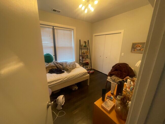 Photo - 1203 W Addison St Unit 3