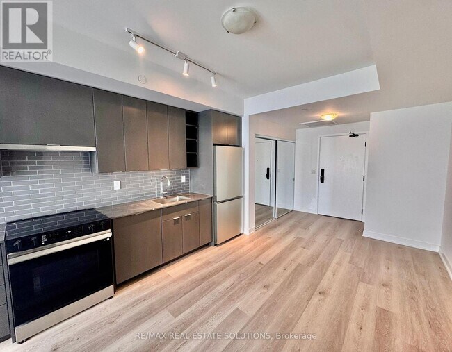 Photo - 2075 Lakeshore Rd. Unit 905