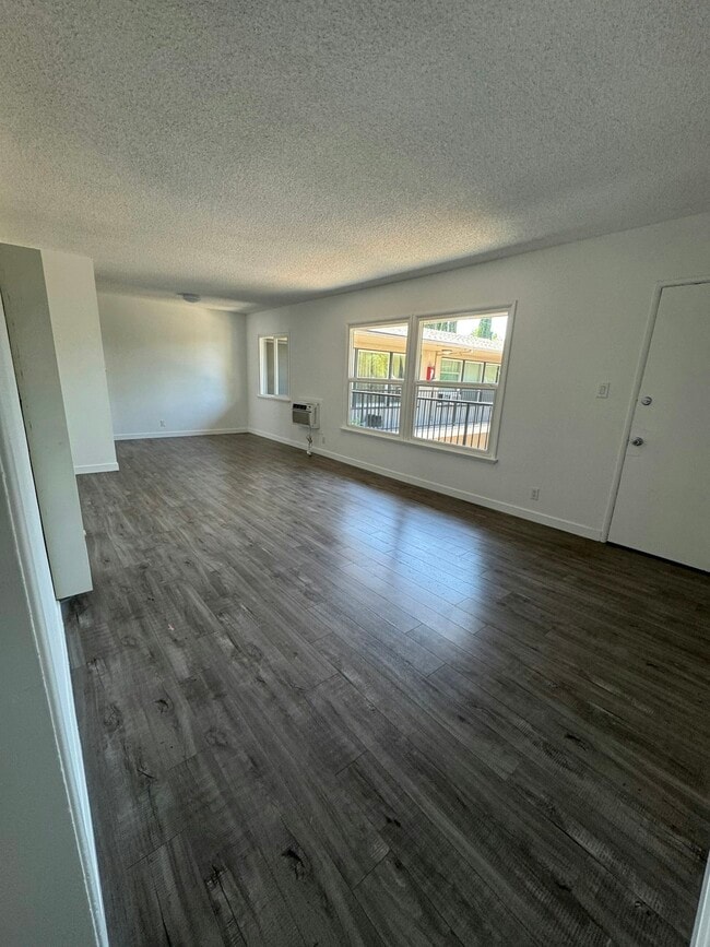 Building Photo - 11908 Magnolia Blvd Unit 6 Rental