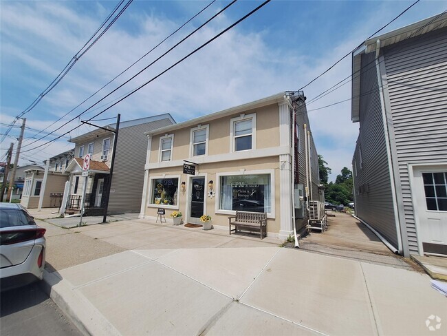 Building Photo - 1613 Main St Unit 1 Rental