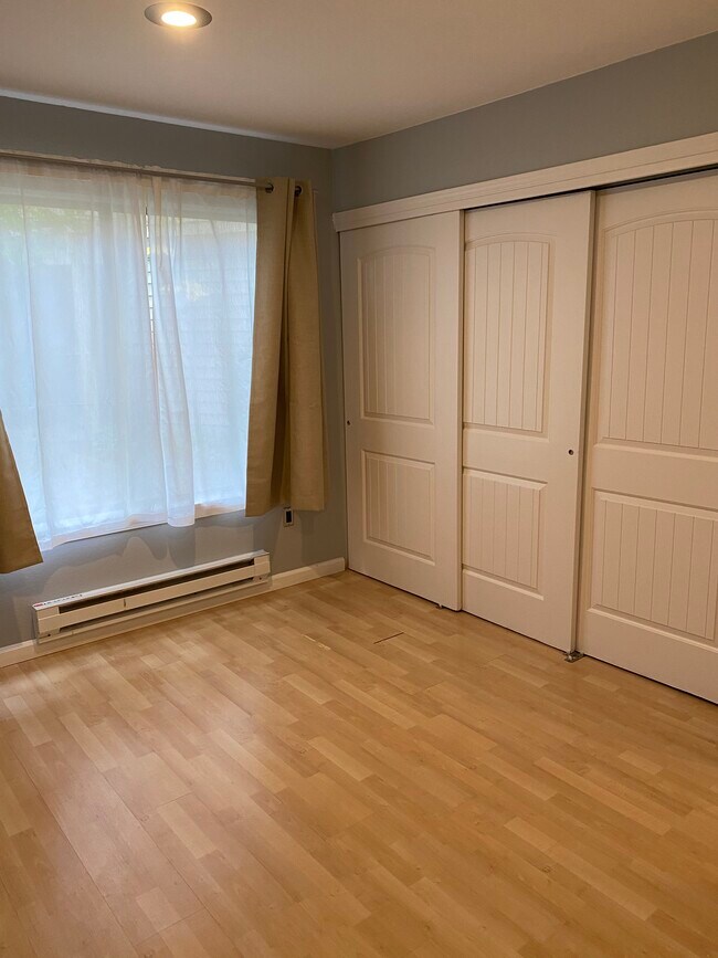 2nd bedroom - 1344 Bellevue Way NE Unit #1