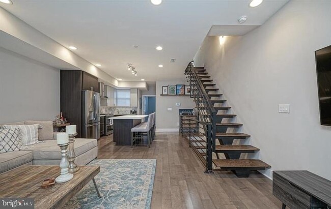 Building Photo - 2514 Frankford Ave Unit 2