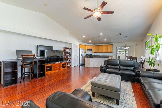 Photo - Santa Rosa Single Story on Culdesac