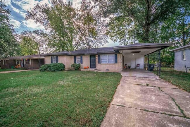 Building Photo - 3/1.5 Home in Central Longview