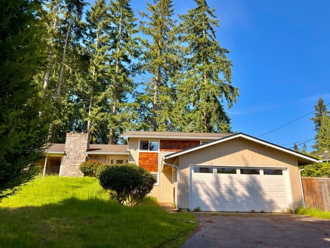Photo - Spacious 4BD/3BA Bellevue Home with Private Backyard & Garage
