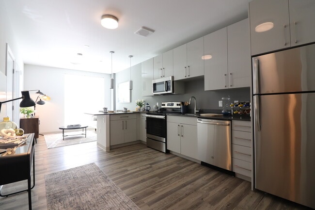 Building Photo - 170 Washington St Unit 1111