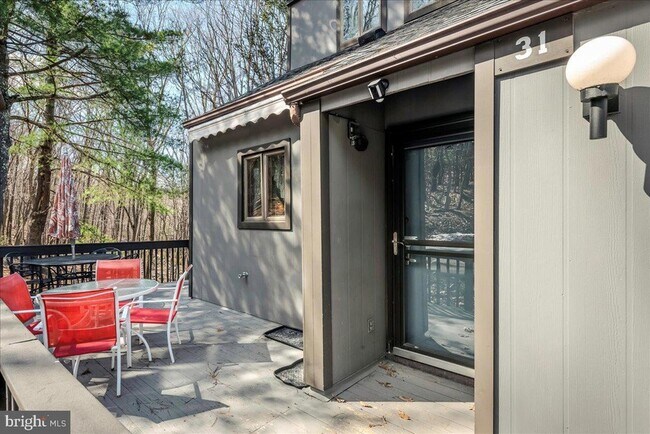 31 Middle Village Way