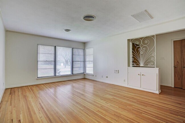 Photo - 8306 Buffalo Speedway