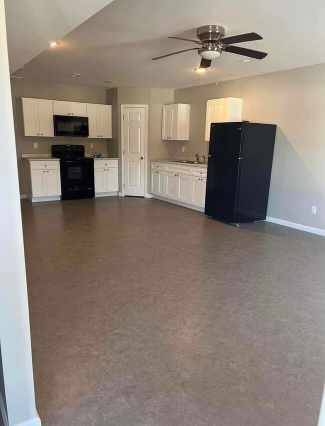 Photo - 3 bed, 1 bath Home Unit 213-103