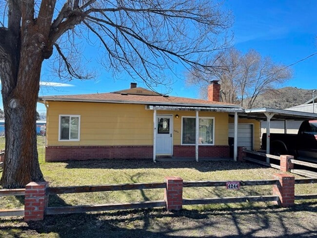 Building Photo - Cute 2 bedroom home