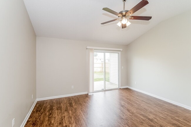 Photo - 1436 Seawolf Trail N