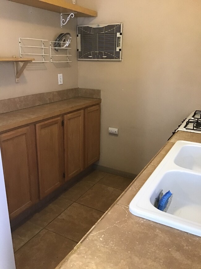 Kitcken - 430 W Haloid Ave Unidad B
