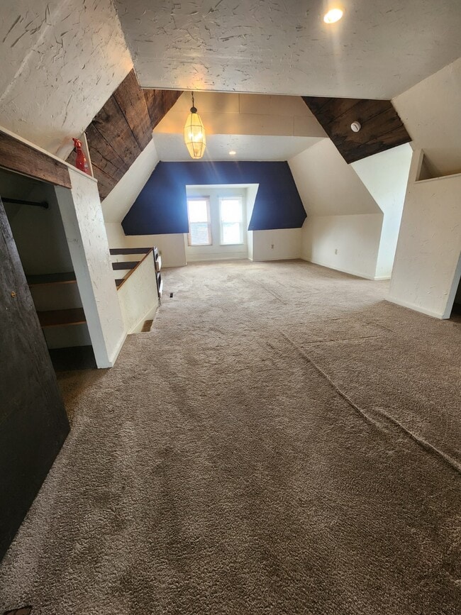 3rd Floor Loft - 427 1st St Unit Apt 2