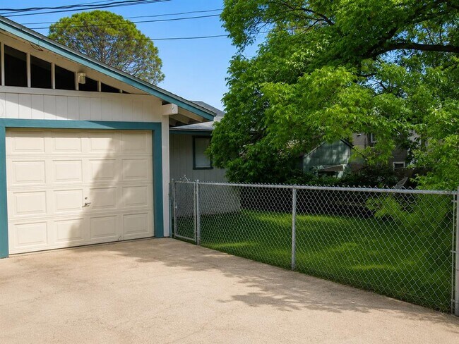 Photo - 4812 Avenue H