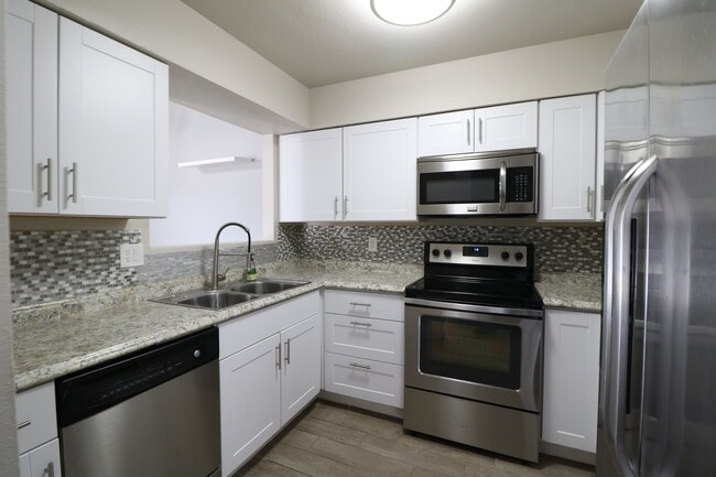 Photo - 931 S Casitas Dr