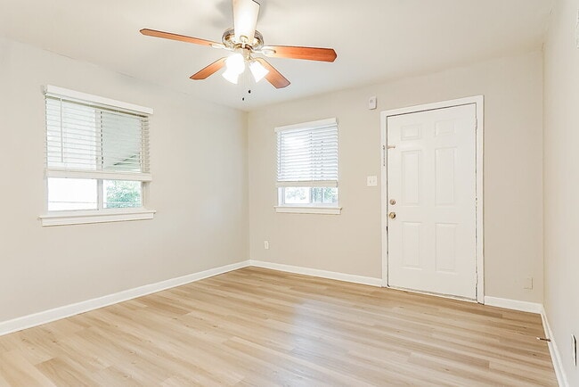 Photo - 209 Woodward Dr