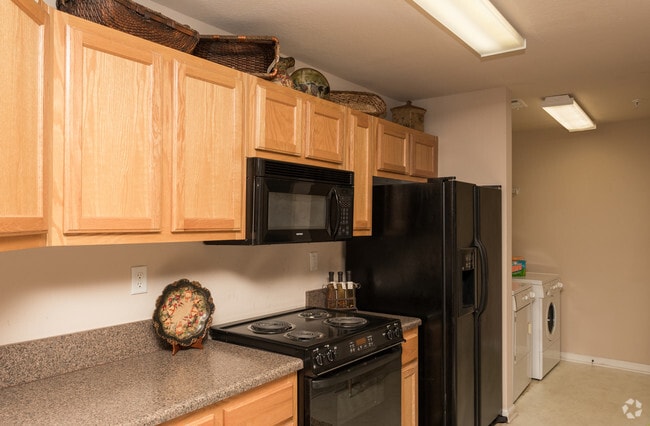 2BR, 2BA - 1,087 SF